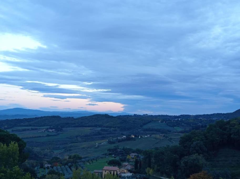 Splendido Ampio Appartamento A Montepulciano Luaran gambar