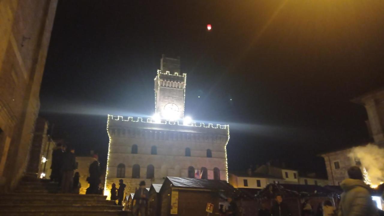 Splendido Ampio Appartamento A Montepulciano Luaran gambar