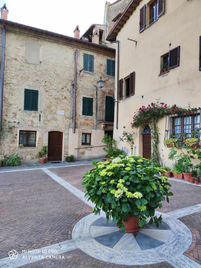Splendido Ampio Appartamento A Montepulciano Luaran gambar