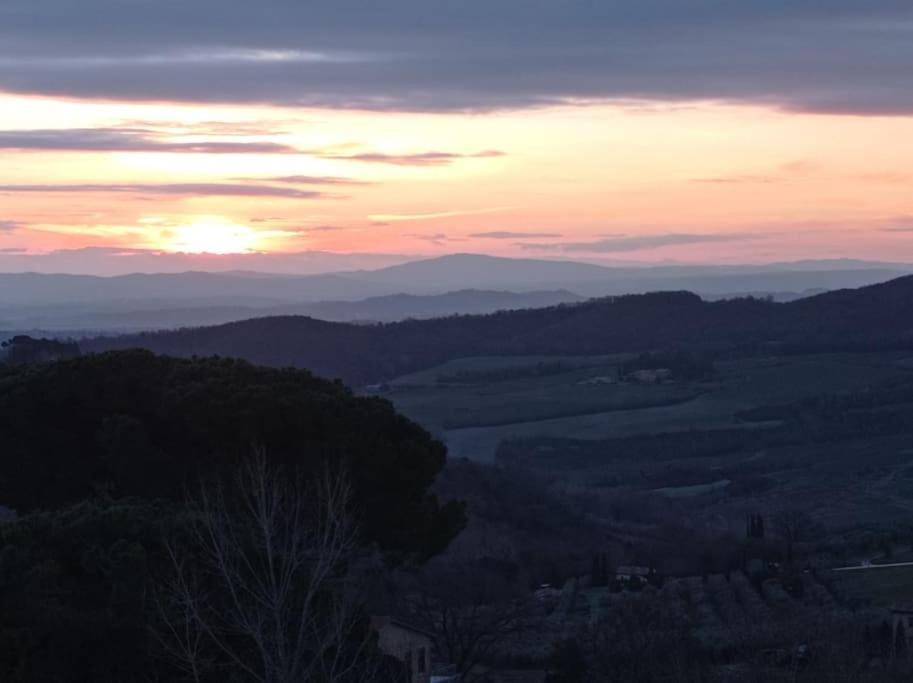 Splendido Ampio Appartamento A Montepulciano Luaran gambar