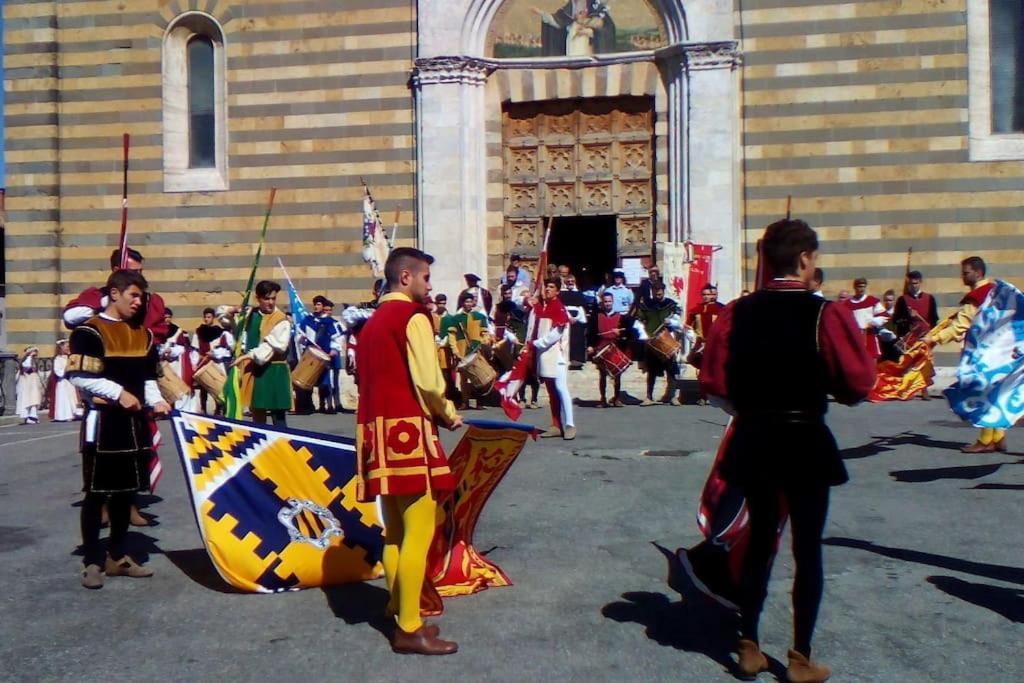 Splendido Ampio Appartamento A Montepulciano Luaran gambar