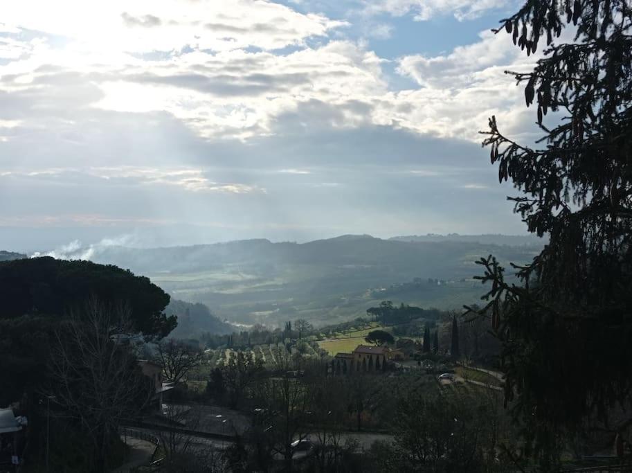 Splendido Ampio Appartamento A Montepulciano Luaran gambar