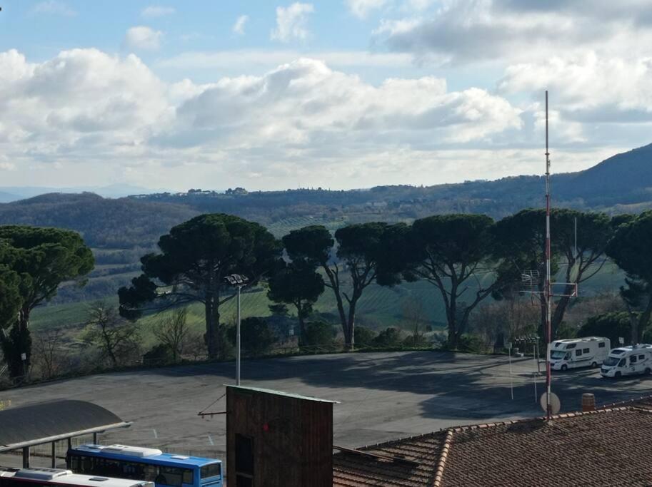 Splendido Ampio Appartamento A Montepulciano Luaran gambar